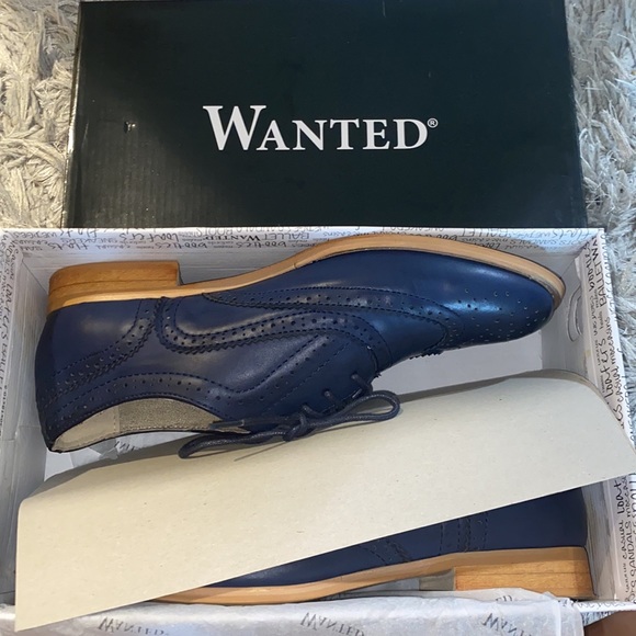 Women’s size 9 navy blue dress shoe - Picture 11 of 12